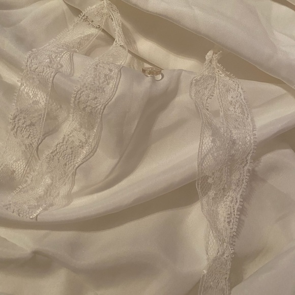 NWOT DAVID’S BRIDAL WEDDING DRESS, Ivory in color says size 12. - Picture 14 of 16